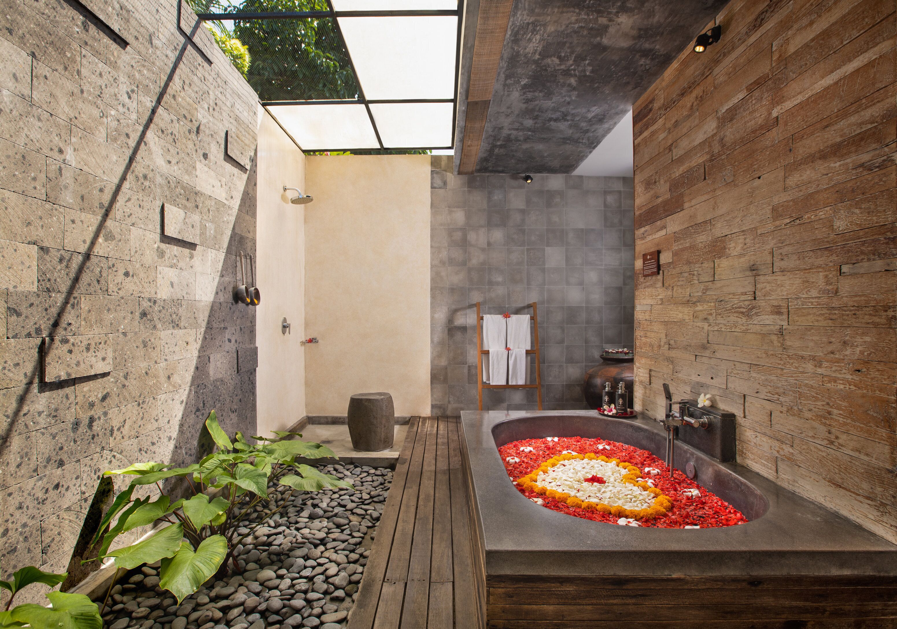 shower, rainfall showerhead, free toiletries, hair dryer