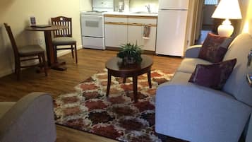 Standard Room, 1 Queen Bed (Mobile) | 1 bedroom, premium bedding, individually decorated