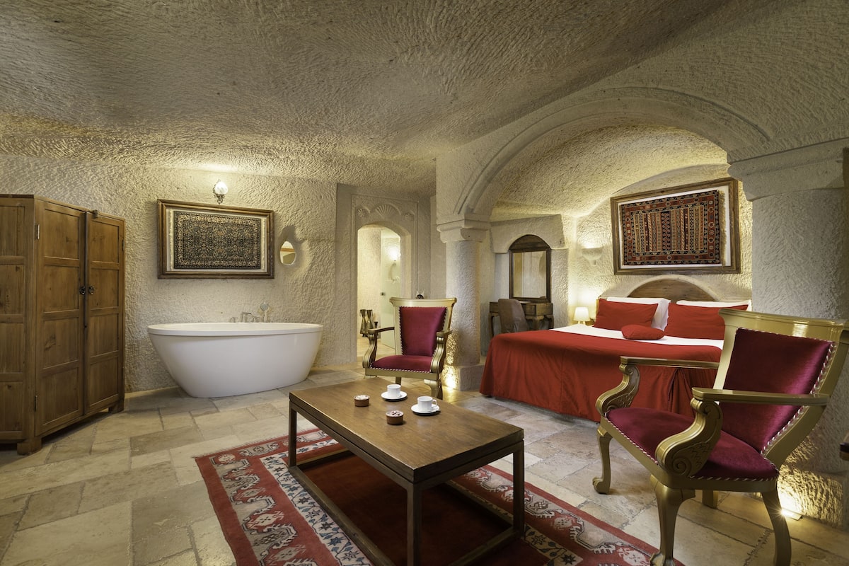 115 Junior Cave Suit with Bathtub | 1 svefnherbergi, rúmföt af bestu gerð, míníbar, öryggishólf í herbergi