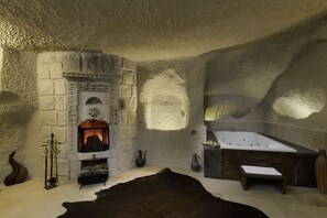 106 King Cave Suit with Jacuzzi | Boblebad