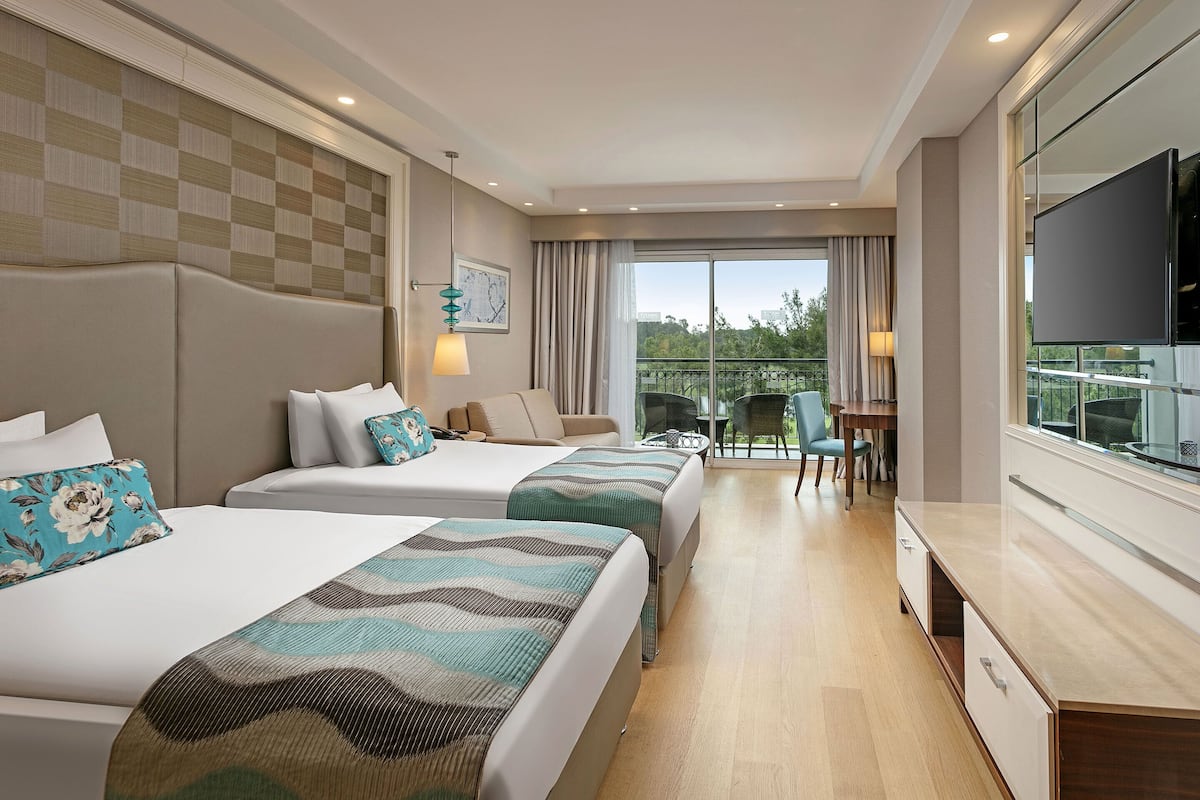 Family Suite (Main Building) | 迷你吧（备有免费物品）、客房内保险箱、办公桌、笔记本电脑工作区