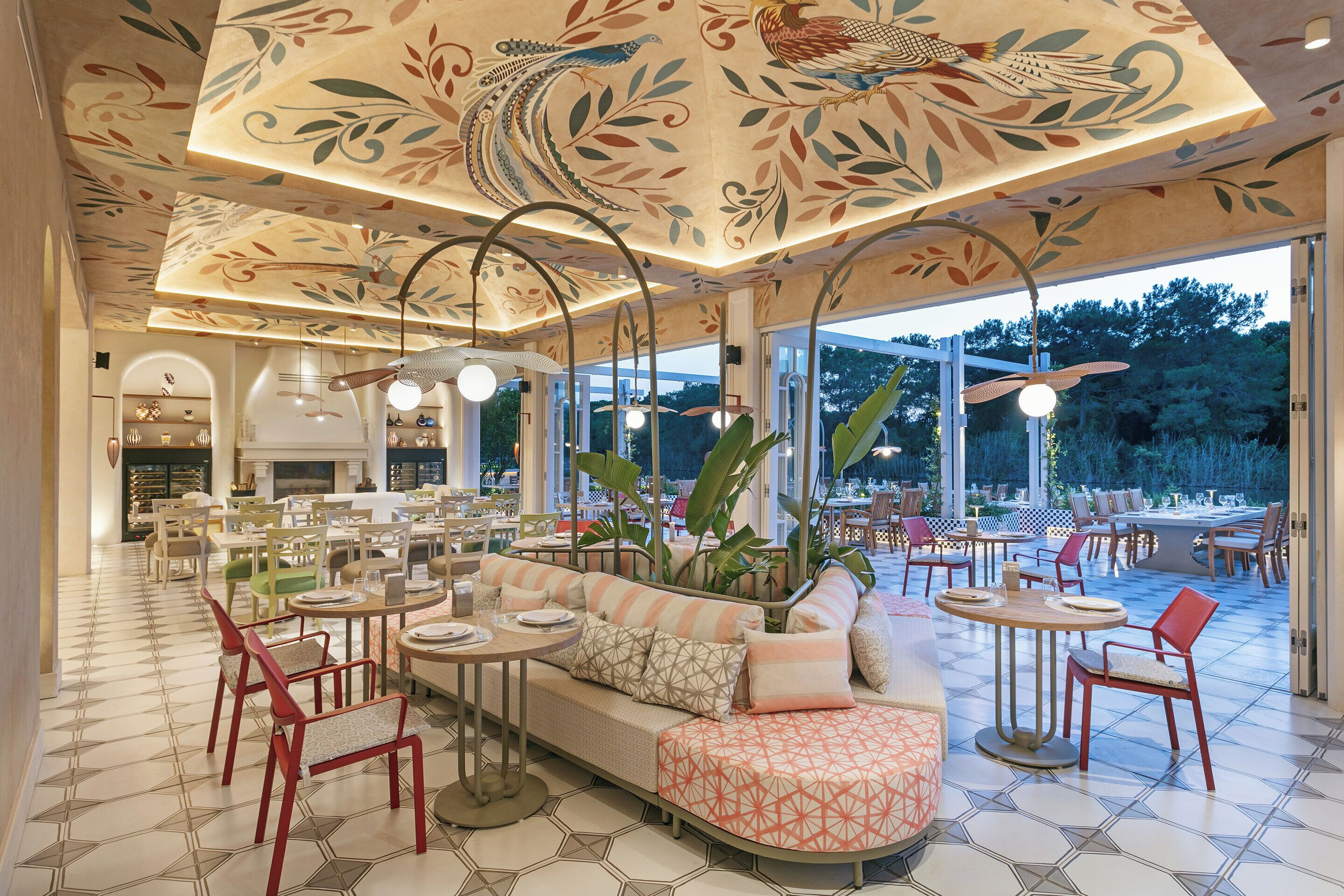 6 restaurants, breakfast, lunch, dinner served; international cuisine