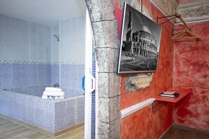 Luxury Suite, Hot Tub | Bathroom