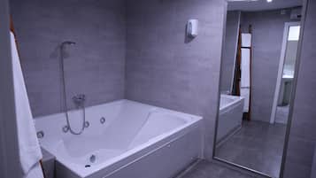 Suite | Bathroom