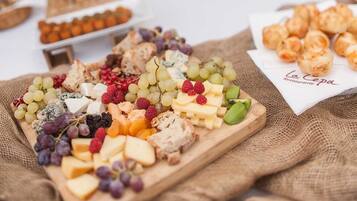 Päivittäinen mannermainen aamiainen maksusta