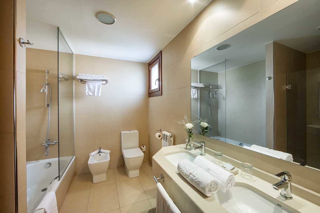 shower, rainfall showerhead, hair dryer, bidet