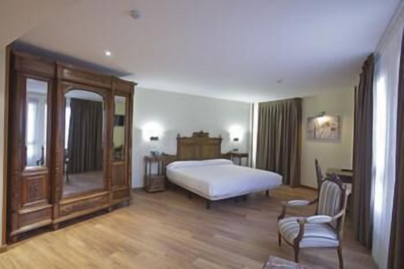 suite | 1 bedroom, minibar, in-room safe, desk