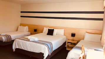 Phòng 4 cơ bản, 1 phòng ngủ | 1 phòng ngủ, minibar, bàn, khu vực làm việc phù hợp cho laptop