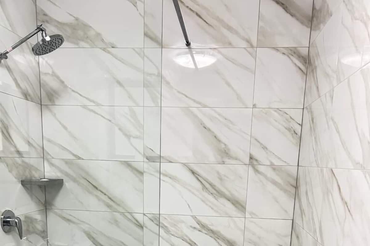 Ducha, secador de pelo, toallas
