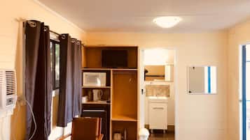 Basic Twin Room | Living area