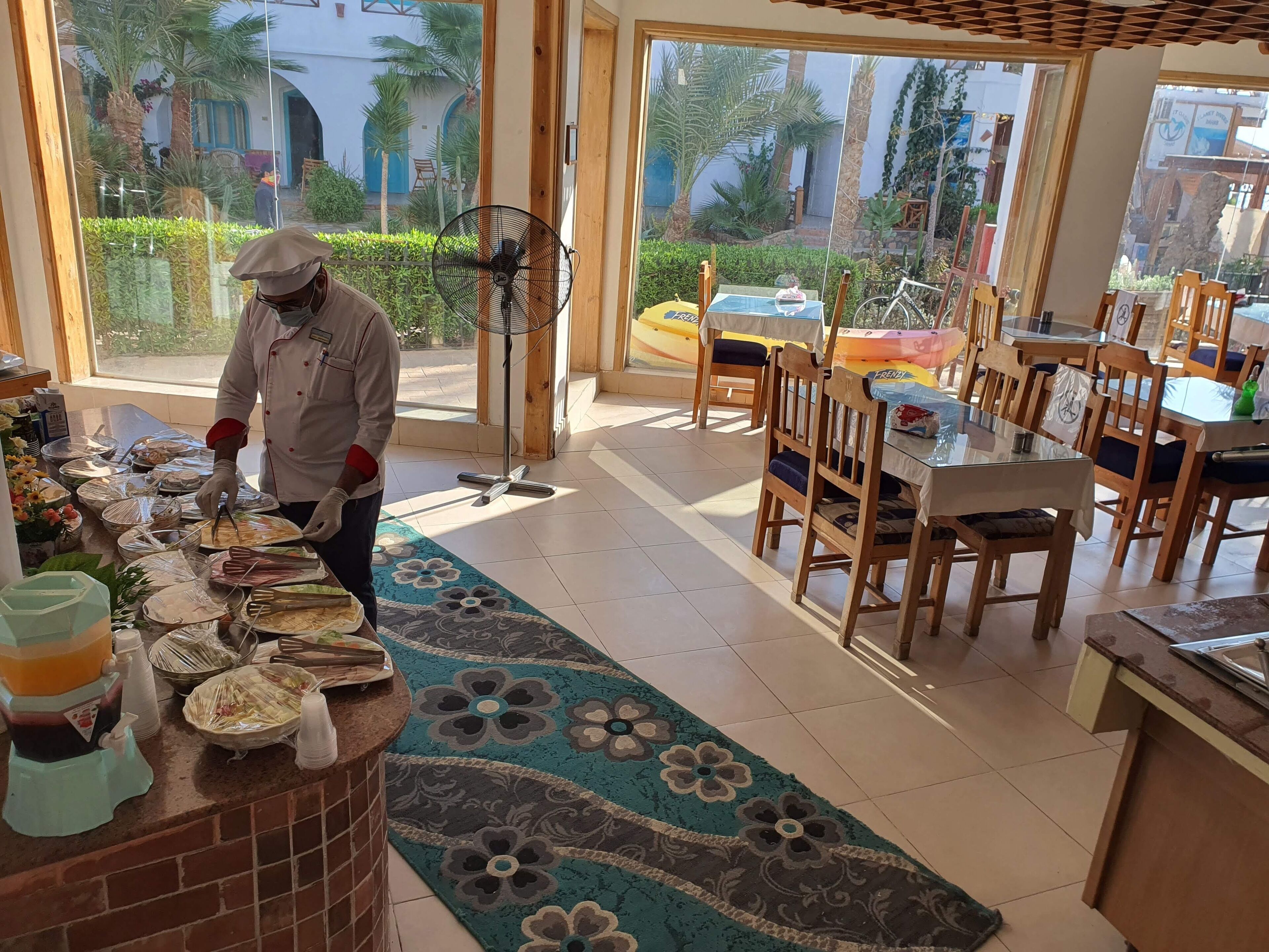 breakfast, lunch, dinner served; international cuisine, sea views