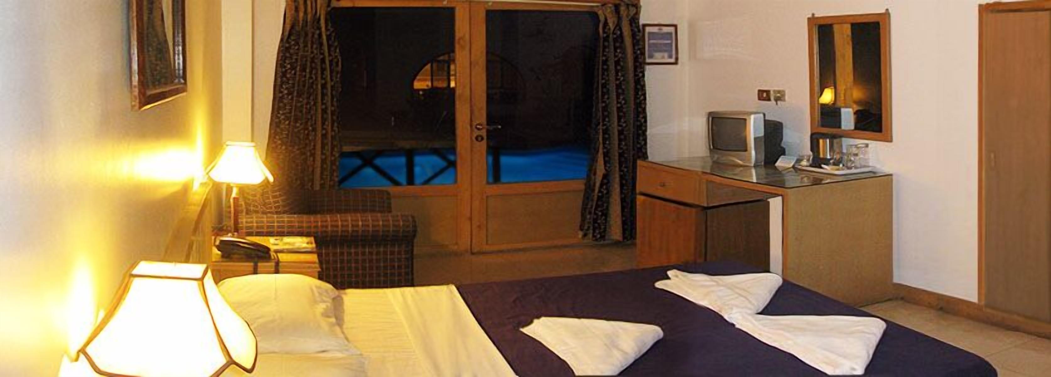 family suite | egyptian cotton sheets, in-room safe, free wifi, wheelchair access