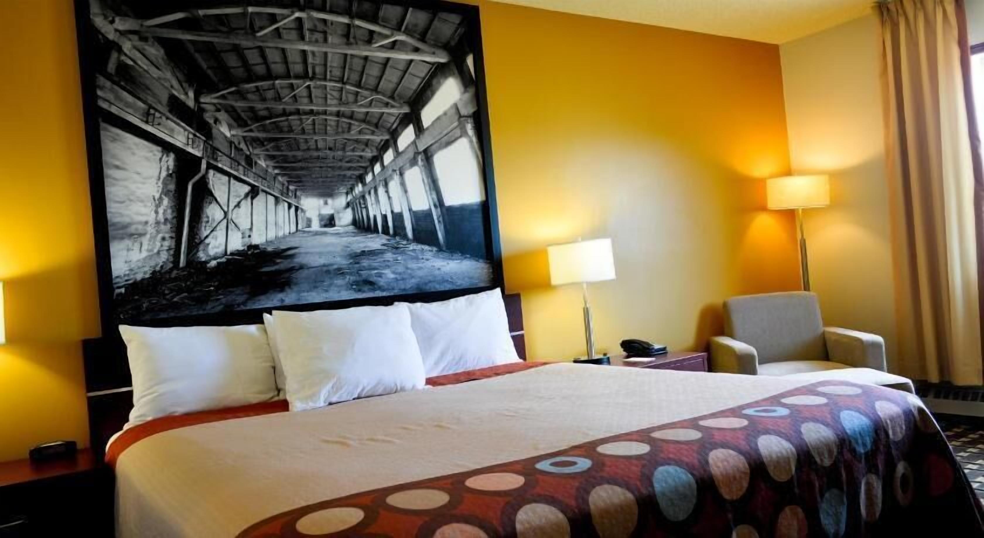 Schreibtisch, laptopgeeigneter Arbeitsplatz, Verdunkelungsvorhänge