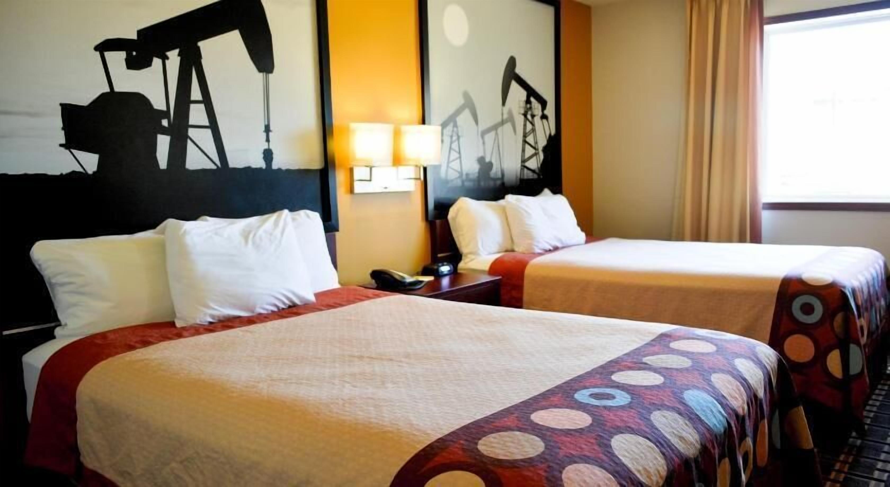 Schreibtisch, laptopgeeigneter Arbeitsplatz, Verdunkelungsvorhänge