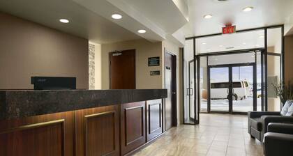 Super 8 by Wyndham Fox Creek