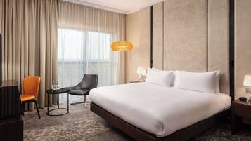 Presidentiële suite | Luxe beddengoed, een minibar, een kluis op de kamer, een bureau