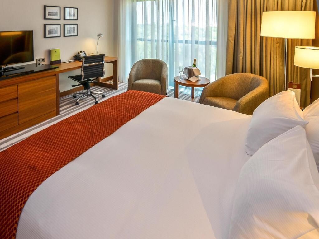 Premium bedding, minibar, in-room safe, desk