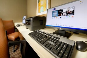 Business center - Hampton Inn Uvalde (Uvalde)