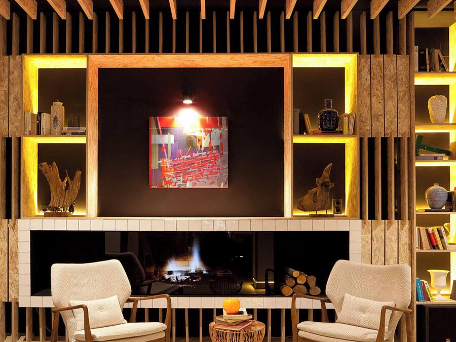 Een 30-inch ledtelevisie met digitale zenders en televisie