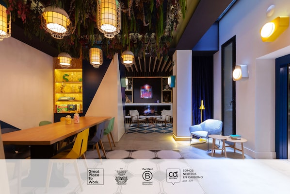 Televisión LED de 30 pulgadas con canales digitales y televisión