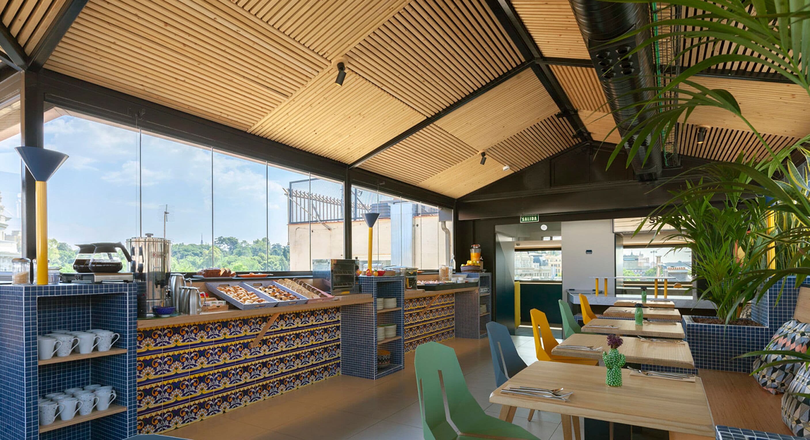 Café da manhã com buffet todos os dias (EUR 15 por pessoa) 