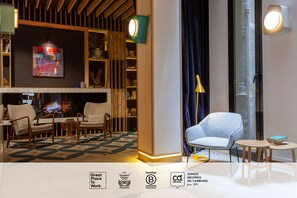 Televisión LED de 30 pulgadas con canales digitales y televisión