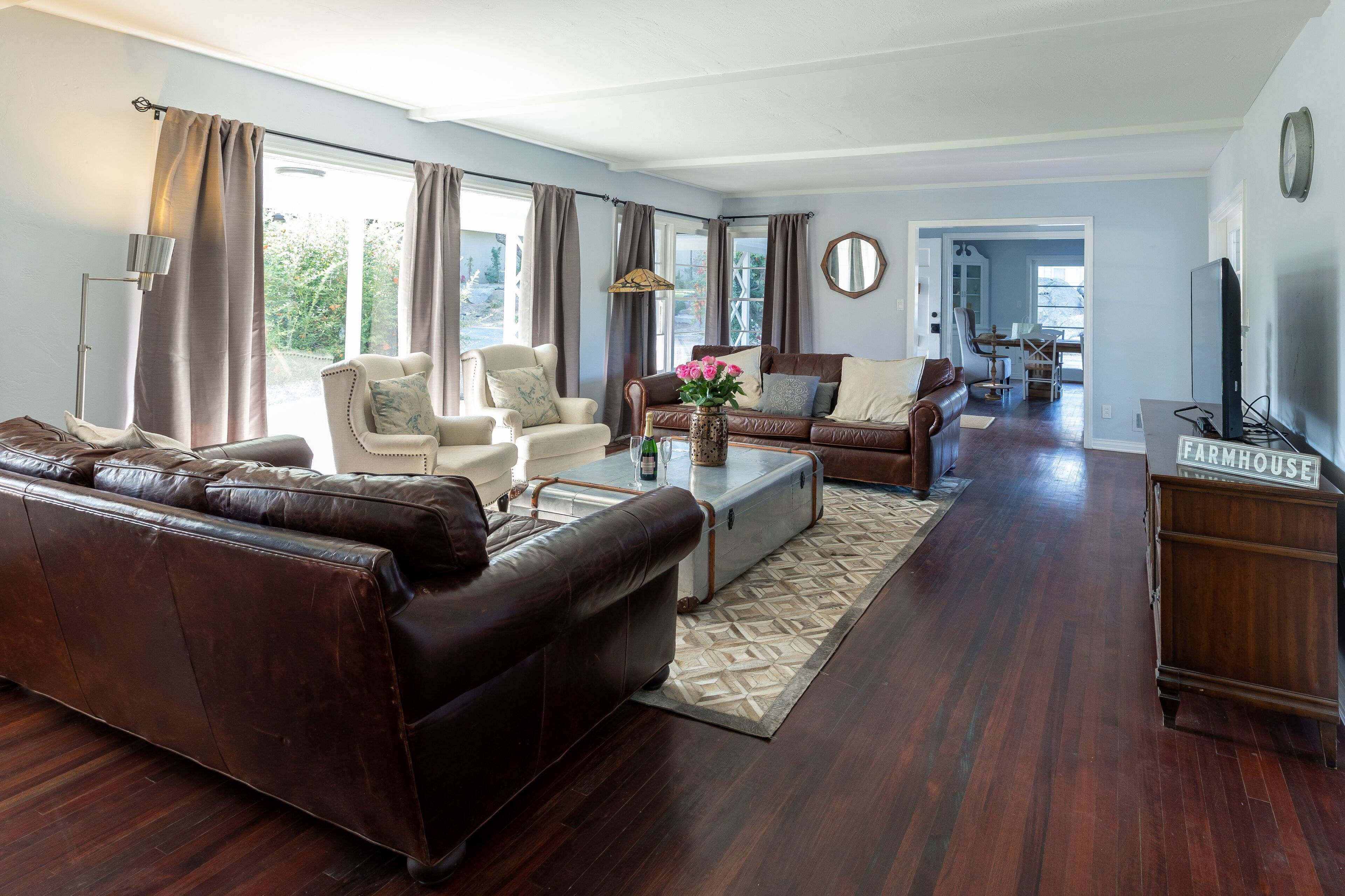 Maison Deluxe, 3 chambres | Salle de séjour | Téléviseur