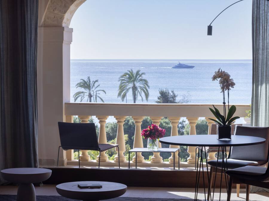 Suíte, terraço, vista para o mar | Roupas de cama premium, edredons de pluma, frigobar, cofres nos quartos