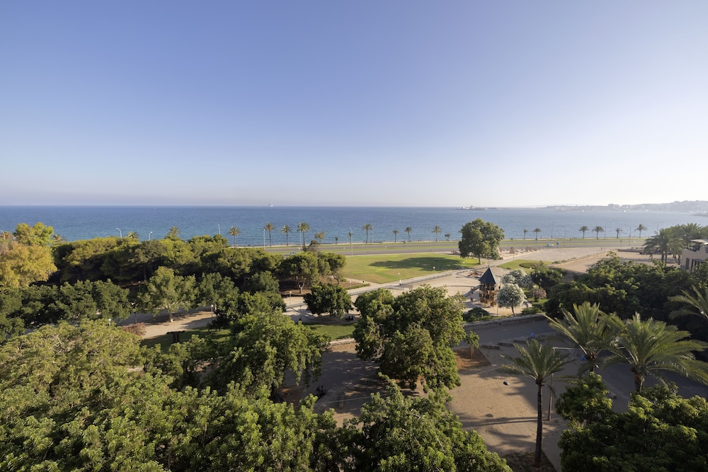 Calatrava Mediterranean Sea House by null