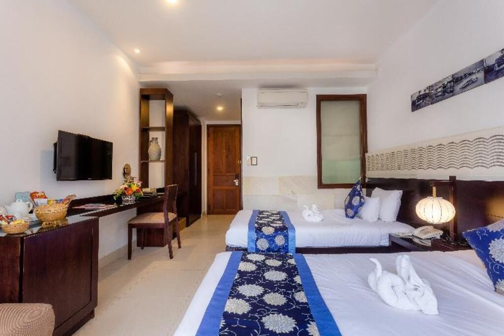 Minibar, in-room safe, desk, soundproofing
