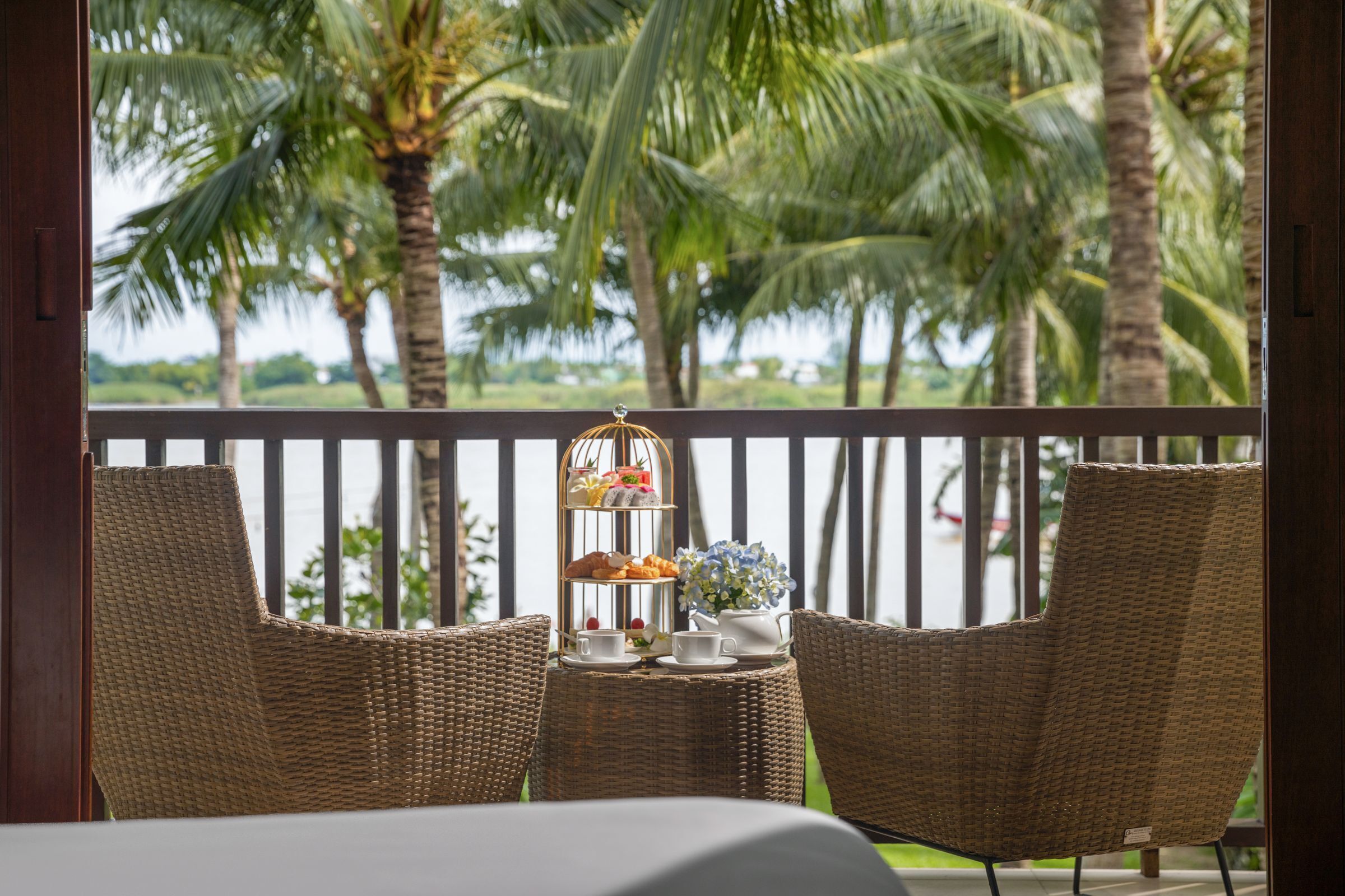 breakfast, lunch, dinner served; al fresco dining