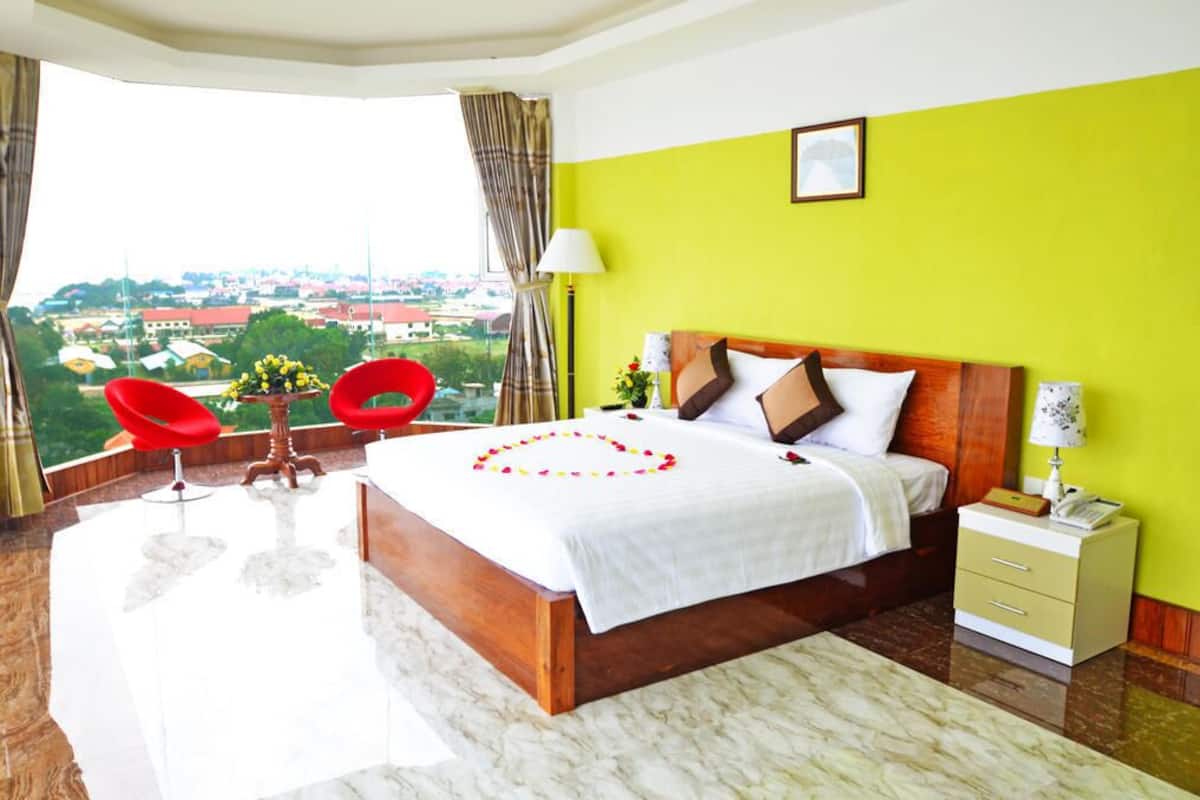 Deluxe Double Room, River View | Minibar, in-room safe, desk, blackout drapes