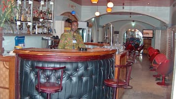 Bar (trong khuôn viên)