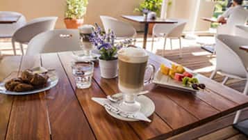 Petit déjeuner buffet compris tous les jours