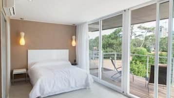 Doppelzimmer, Balkon | Minibar, Zimmersafe, Verdunkelungsvorhänge, kostenlose Babybetten