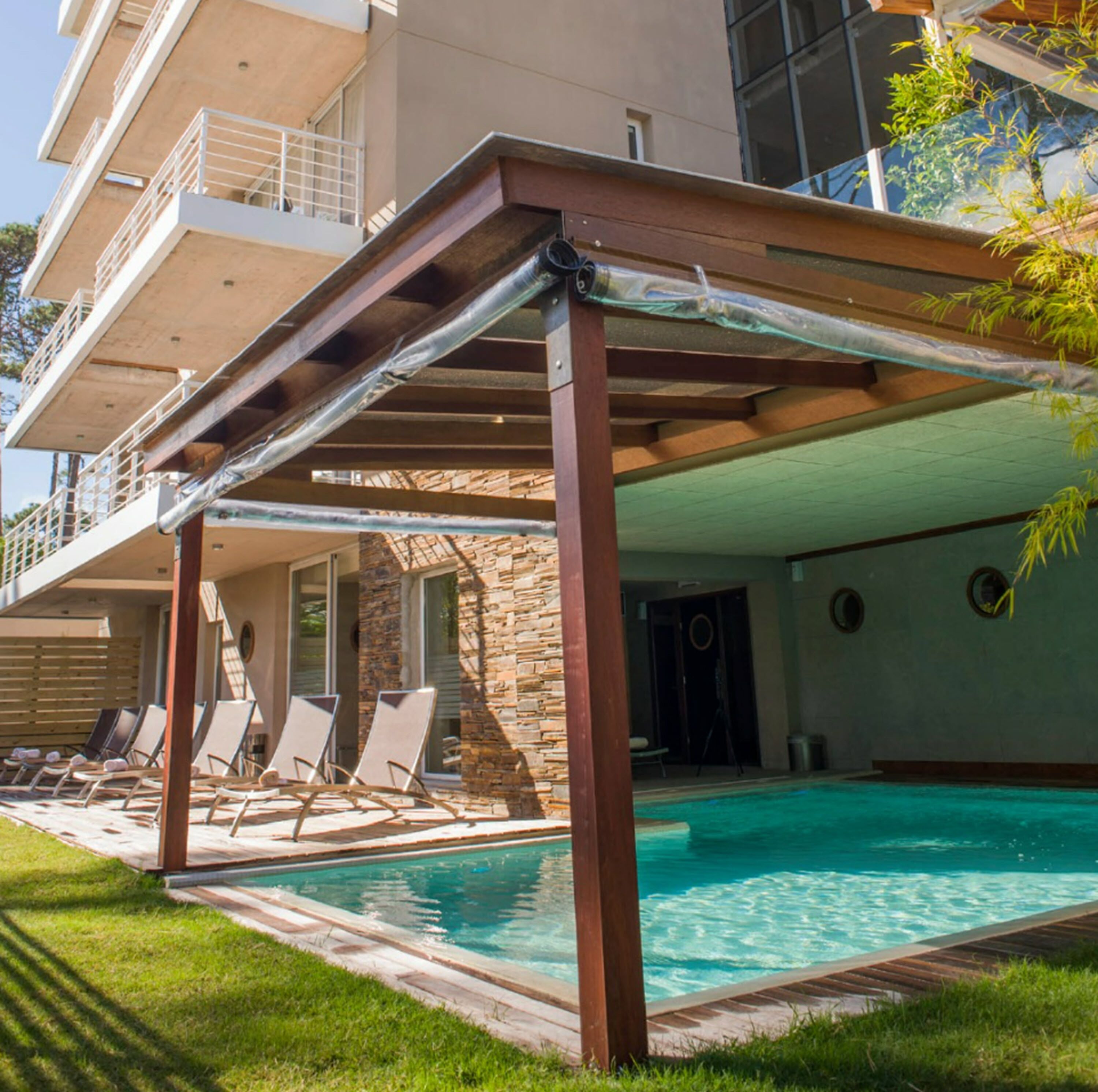 Una piscina cubierta