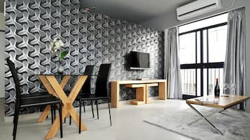 Suite familiar | 1 dormitorio, caja fuerte, espacio para trabajar con un portátil
