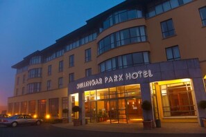 A hotel with a modern facade, large windows, and a sign reading "MULLINGGAR PARK HOTEL". - Mullingar Park Hotel (Mullingar)
