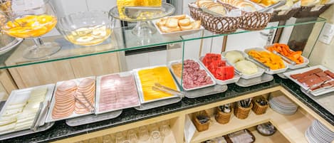 Ilmainen päivittäinen buffetaamiainen