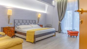 Junior Suite, 1 Queen Bed, Non Smoking