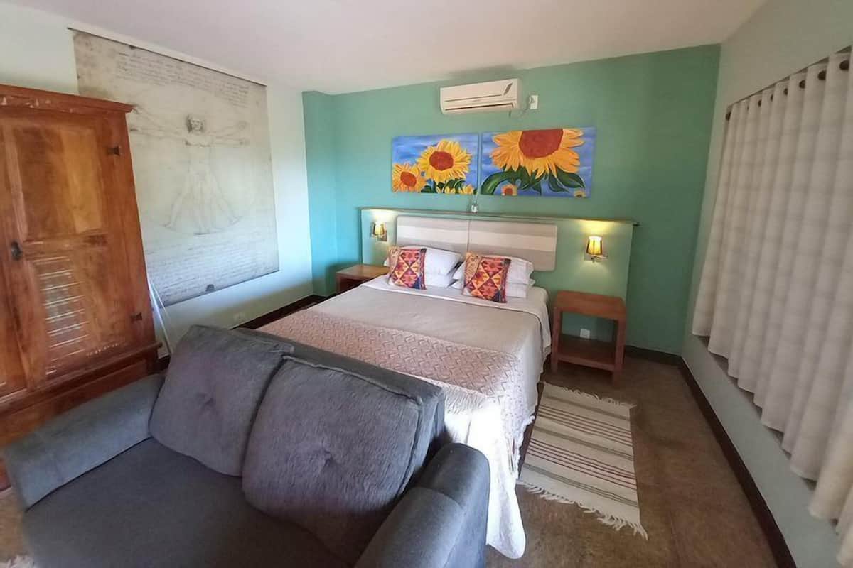 Exclusieve tweepersoonskamer, 1 slaapkamer, uitzicht op oceaan, aan het zwembad | Luxe beddengoed, een minibar, een strijkplank/strijkijzer, gratis wifi