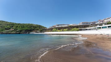 Beach nearby, 3 beach bars