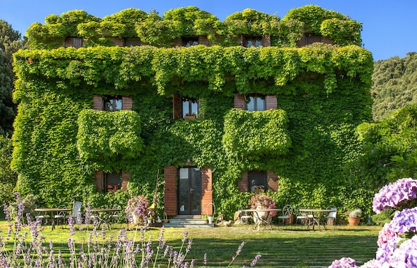 ด้านหน้าที่พัก