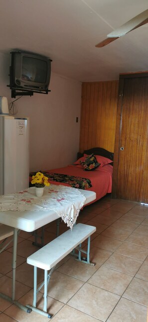 Bungalow Triple Double + Twin | Cribs/infant beds, free WiFi