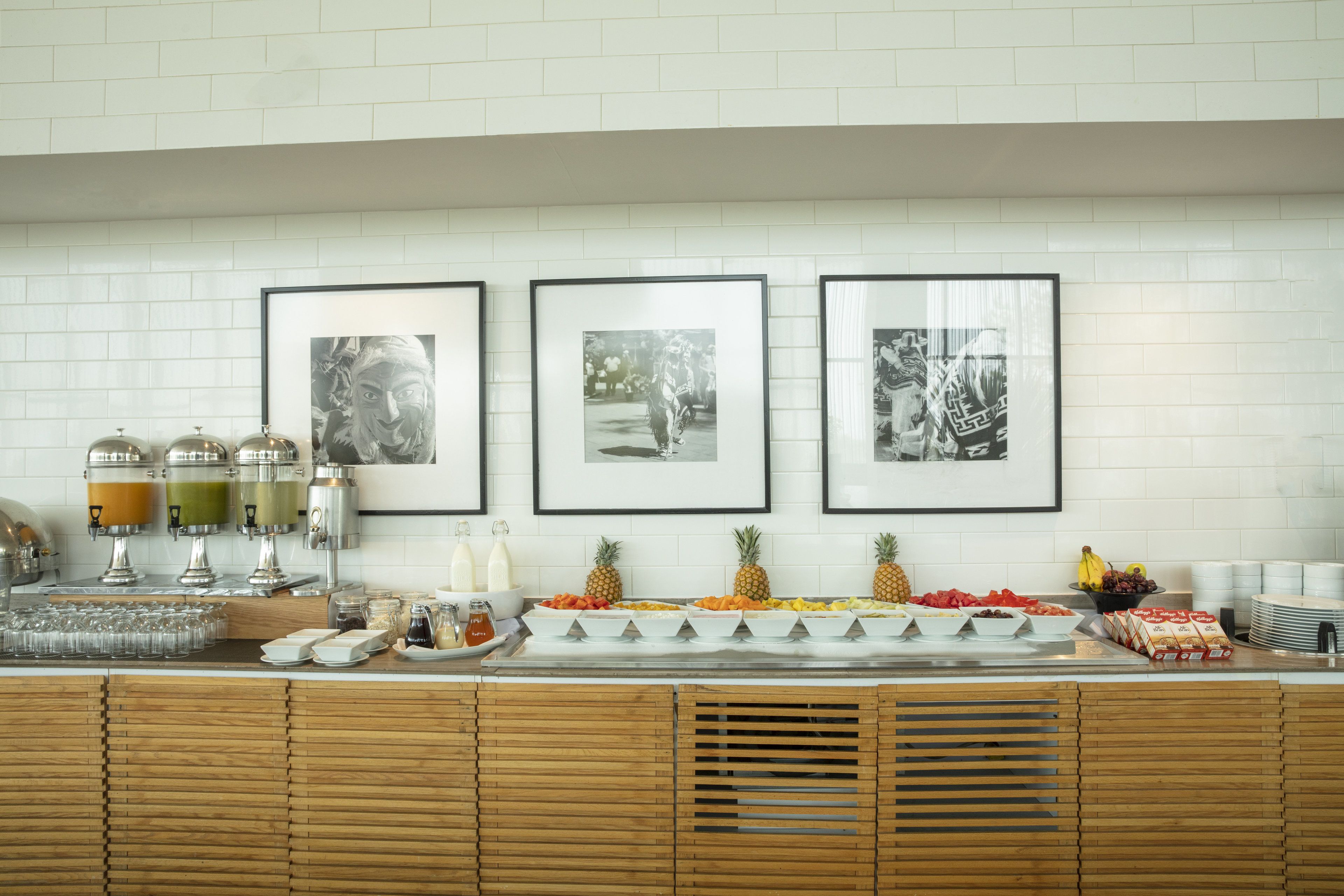 daily buffet breakfast for a fee