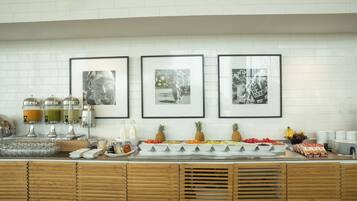 Tägliches Frühstücksbuffet gegen Gebühr