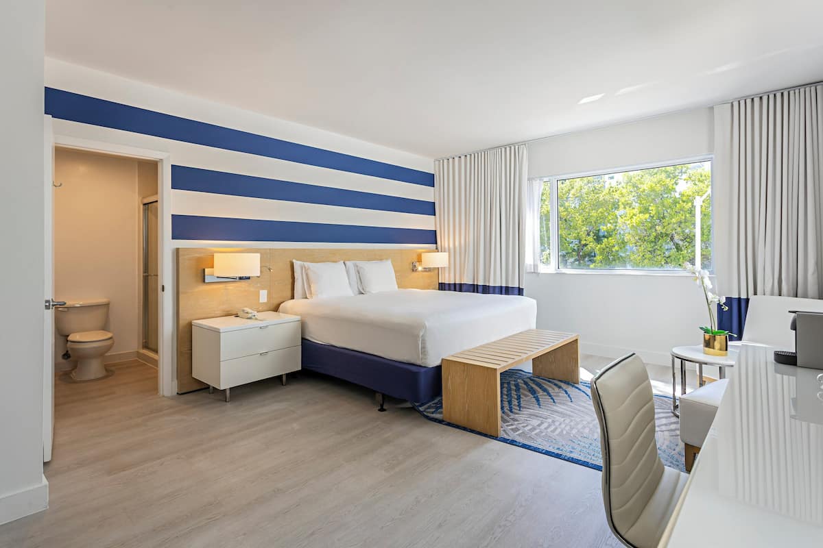 Superior-Zimmer, 1 King-Bett, Poolblick