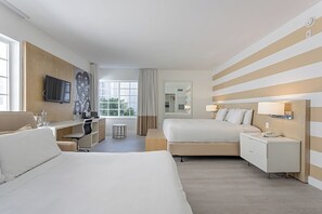 Zimmersafe, Schreibtisch, laptopgeeigneter Arbeitsplatz