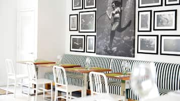 Daily cooked-to-order breakfast (USD 25 per person)