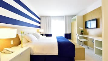 Caja de seguridad en la habitación y escritorio